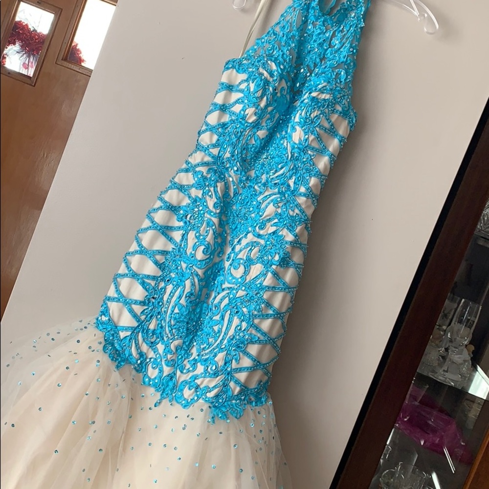 Prom dress - Picture 3 of 6